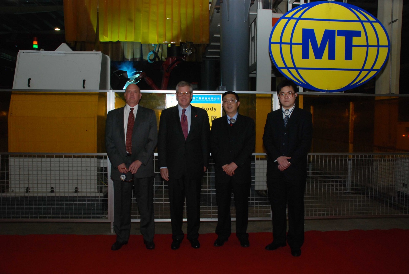 Warmly Welcome Caterpillar’s President to Visit Our Company